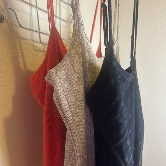 3 pack of Large Loft tank tops - Picture 2 of 11